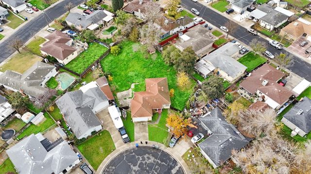 1915 Tracy Ct, Modesto, CA 95350