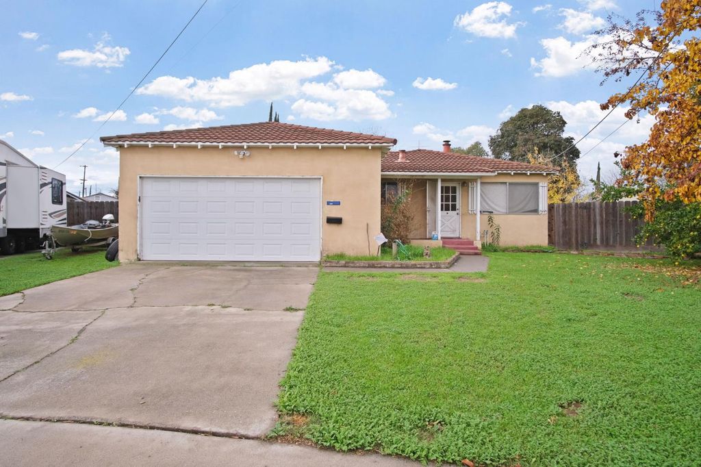 1915 Tracy Ct, Modesto, CA 95350