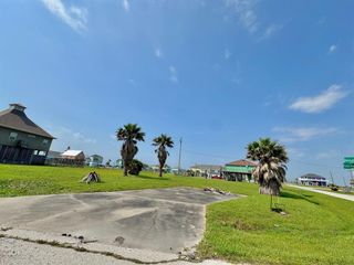 985 Sailfish, Crystal Beach, TX 77650