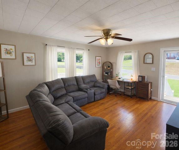 906 N Flint Street, Lincolnton, NC 28092