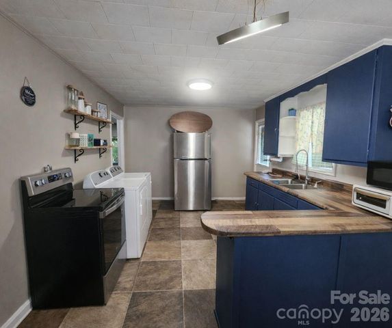 906 N Flint Street, Lincolnton, NC 28092