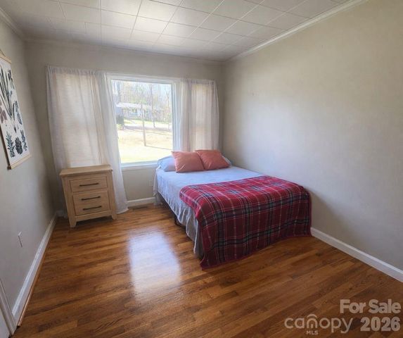 906 N Flint Street, Lincolnton, NC 28092