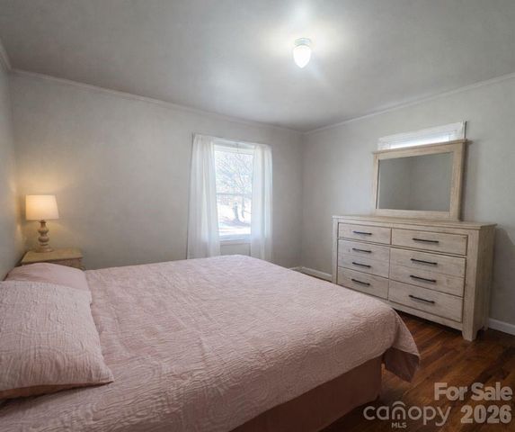 906 N Flint Street, Lincolnton, NC 28092