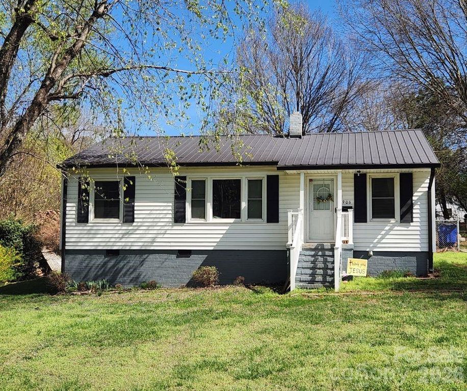 906 N Flint Street, Lincolnton, NC 28092