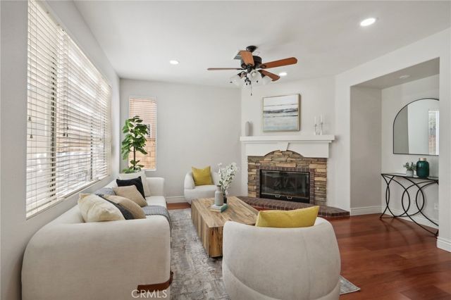 28996 Garnet Canyon Drive, Saugus, CA 91390