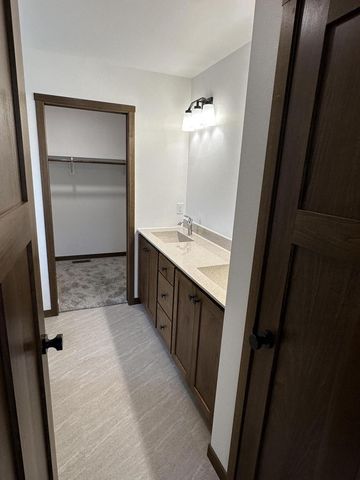 2010 14th STREET S, La Crosse, WI 54601