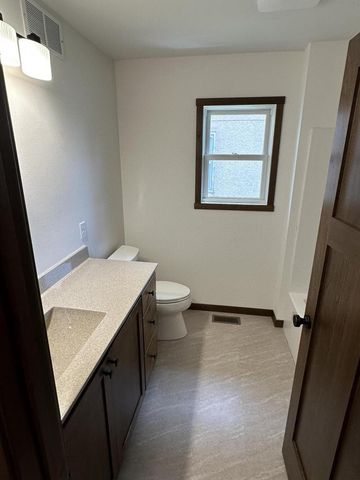 2010 14th STREET S, La Crosse, WI 54601