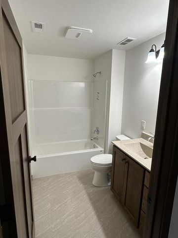 2010 14th STREET S, La Crosse, WI 54601
