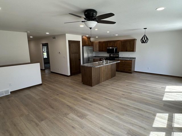2010 14th STREET S, La Crosse, WI 54601