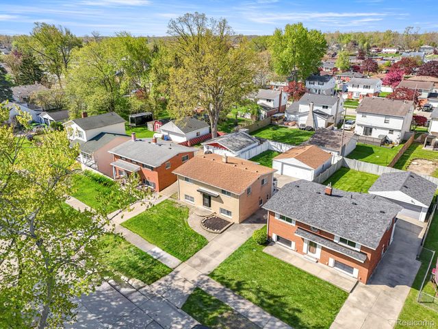 30022 White Street, Gibraltar, MI 48173