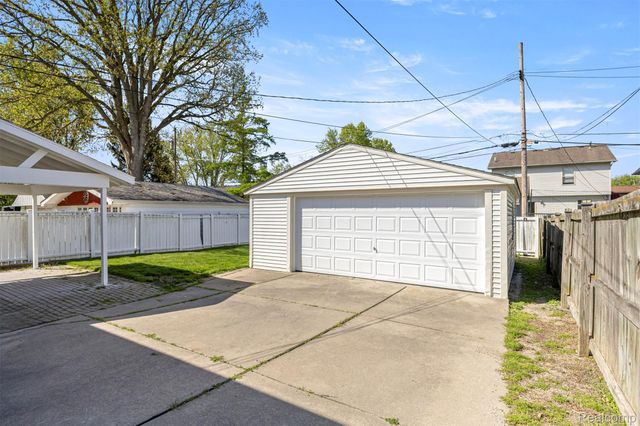 30022 White Street, Gibraltar, MI 48173