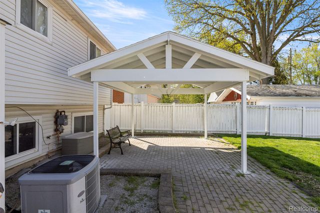 30022 White Street, Gibraltar, MI 48173