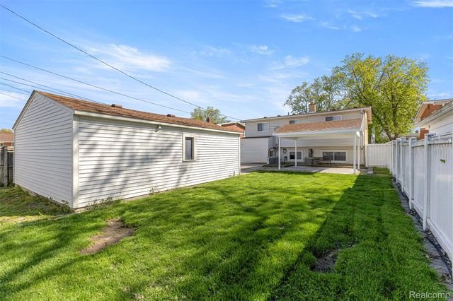 30022 White Street, Gibraltar, MI 48173