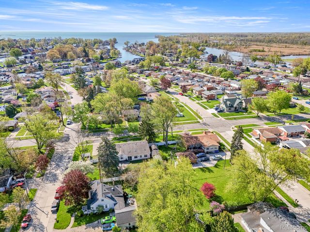 30022 White Street, Gibraltar, MI 48173