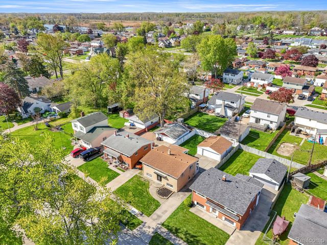 30022 White Street, Gibraltar, MI 48173