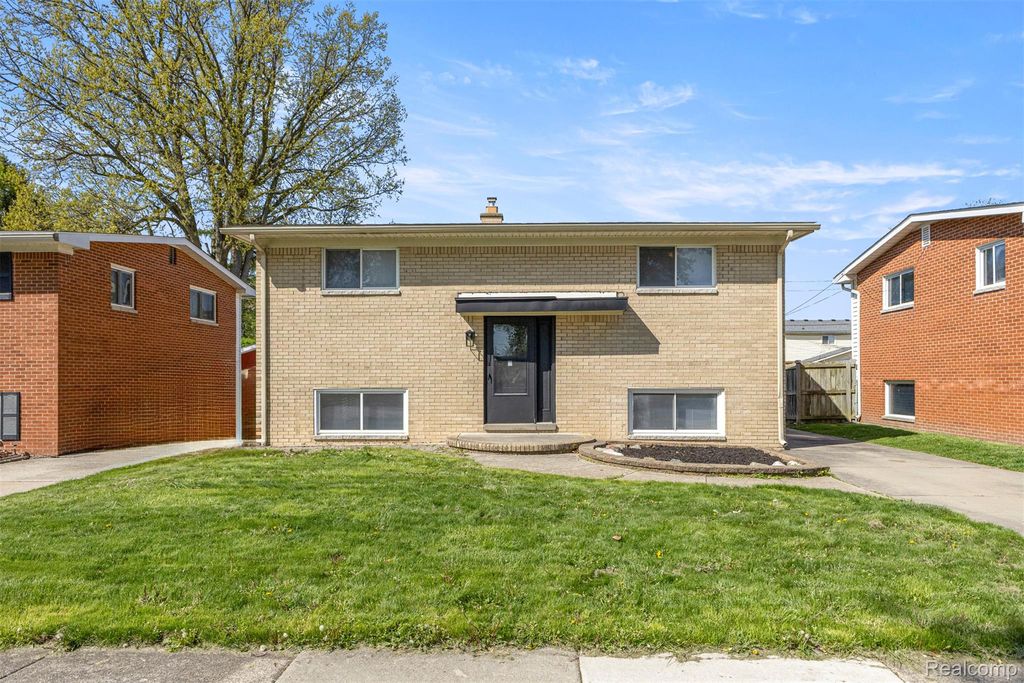 30022 White Street, Gibraltar, MI 48173