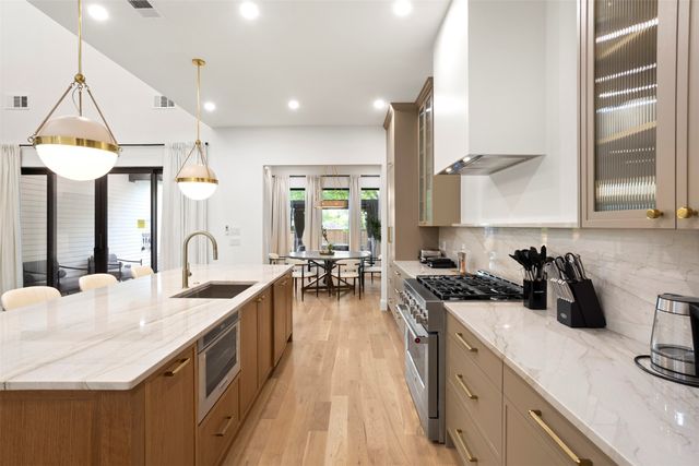 8922 San Benito Way, Dallas, TX 75218