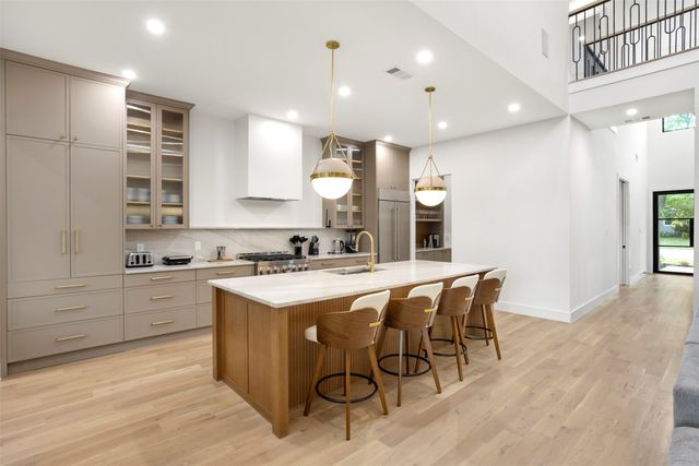 8922 San Benito Way, Dallas, TX 75218