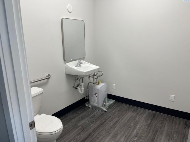 3180 W Clearwater Ave Ste N, Kennewick, WA 99336