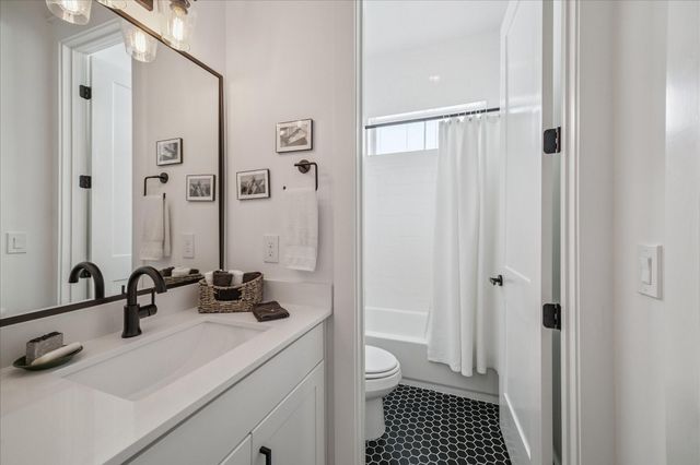 4617 Feagan Street, Houston, TX 77007