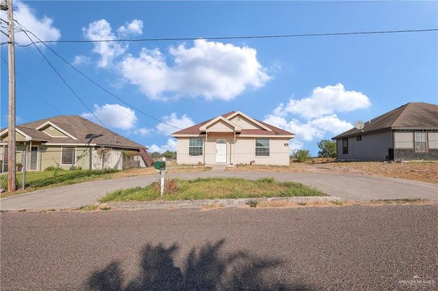 586 Paseo Lindo Street, Rio Grande City, TX 78582
