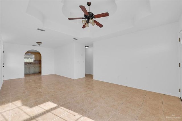 586 Paseo Lindo Street, Rio Grande City, TX 78582