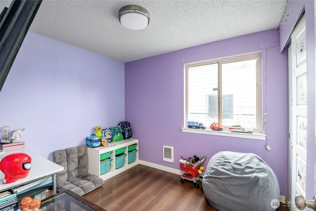 6655 E Portland Avenue, Tacoma, WA 98404