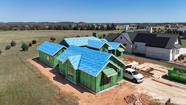 208 Interlaken St, Fredericksburg, TX 78624