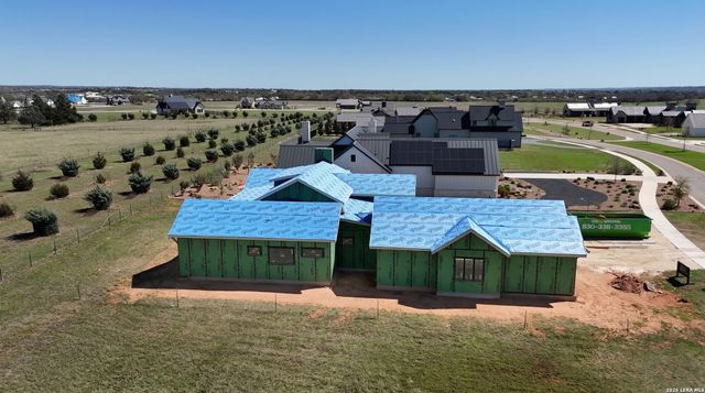 208 Interlaken St, Fredericksburg, TX 78624