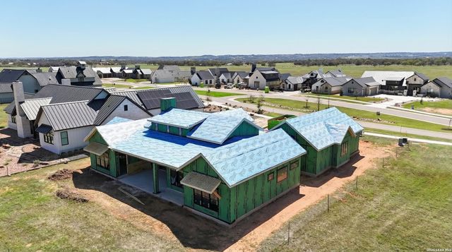 208 Interlaken St, Fredericksburg, TX 78624