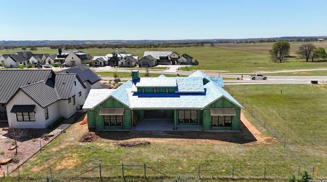 208 Interlaken St, Fredericksburg, TX 78624