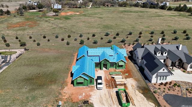 208 Interlaken St, Fredericksburg, TX 78624