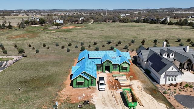 208 Interlaken St, Fredericksburg, TX 78624