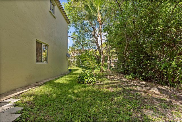 4776 Lago Vista Drive, Coconut Creek, FL 33073