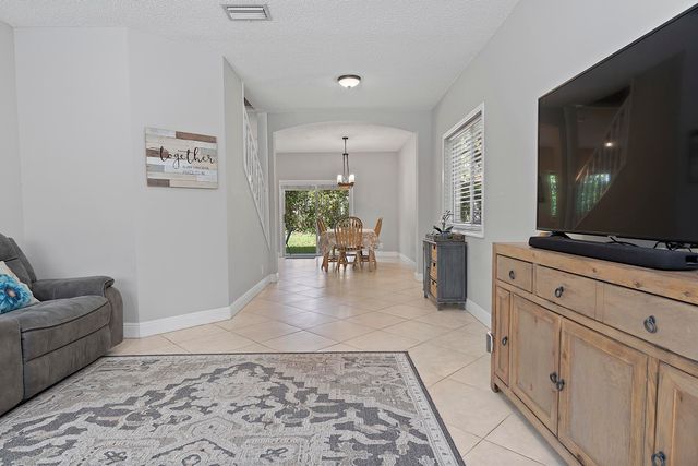 4776 Lago Vista Drive, Coconut Creek, FL 33073