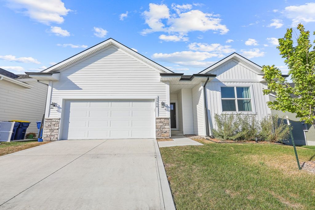 2928 Primrose Lane, Pella, IA 50219
