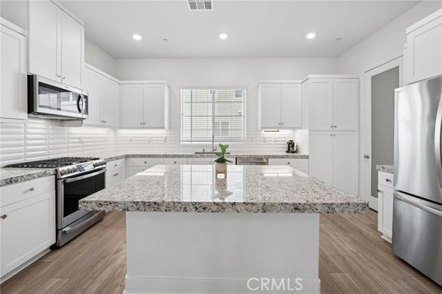 27060 Deer Way, Valencia (santa Clarita), CA 91381