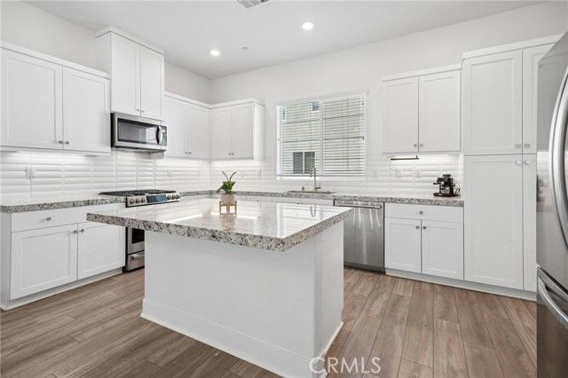 27060 Deer Way, Valencia (santa Clarita), CA 91381