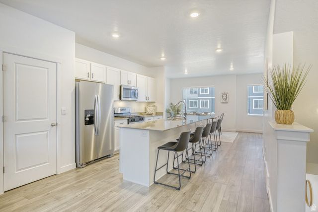 978 E DRIFTER LN, Saratoga Springs, UT 84045