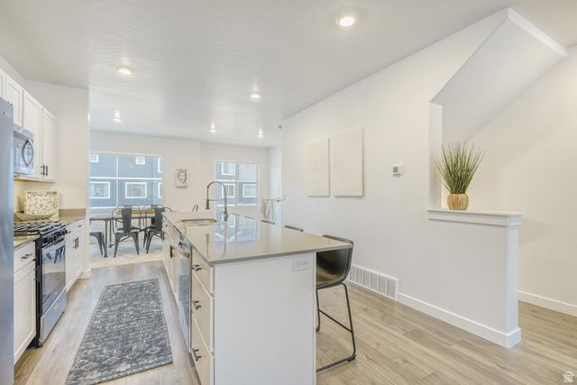 978 E DRIFTER LN, Saratoga Springs, UT 84045