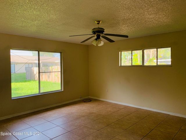 1337 Helvenston Street NW, Palm Bay, FL 32907