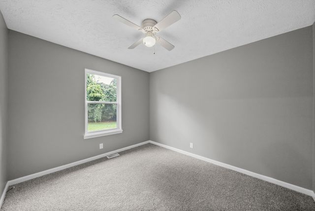 825 Washington Ave, Oak Grove, KY 42262