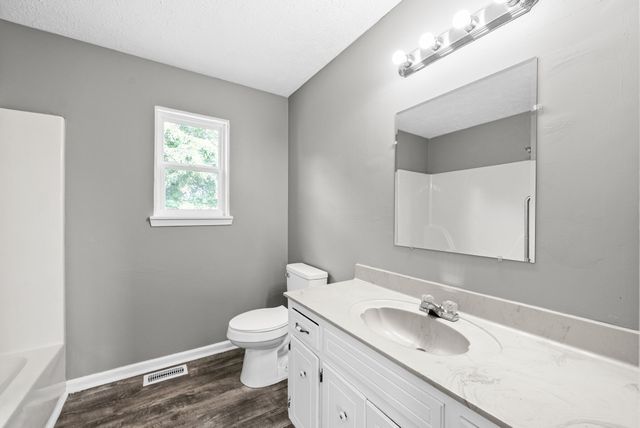 825 Washington Ave, Oak Grove, KY 42262