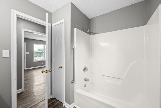 825 Washington Ave, Oak Grove, KY 42262