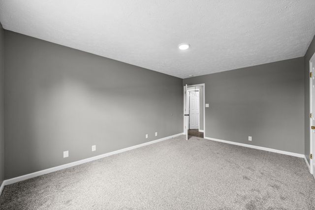 825 Washington Ave, Oak Grove, KY 42262