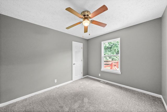 825 Washington Ave, Oak Grove, KY 42262