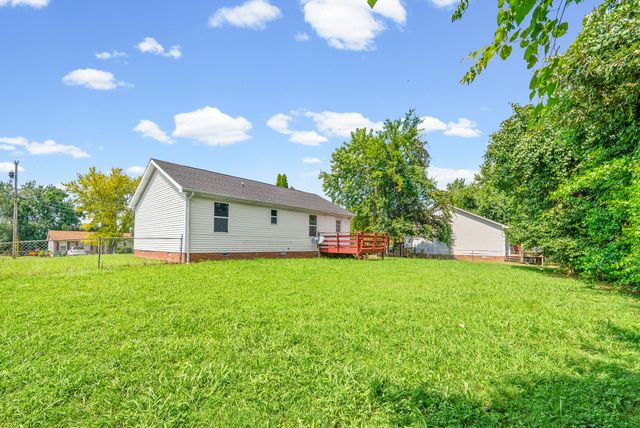 825 Washington Ave, Oak Grove, KY 42262