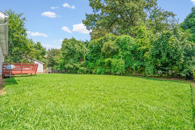 825 Washington Ave, Oak Grove, KY 42262