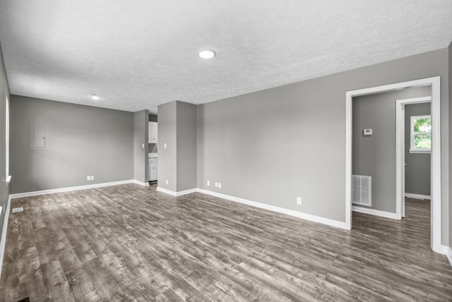 825 Washington Ave, Oak Grove, KY 42262