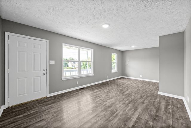 825 Washington Ave, Oak Grove, KY 42262